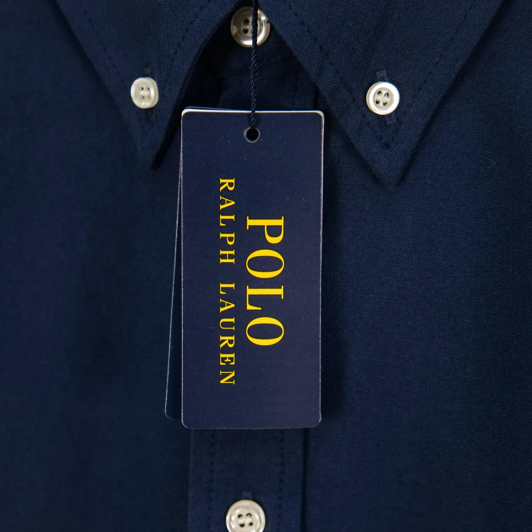 P270 zp version [Exclusive supply] Ralph Lauren/Ralph Lauren's classic evergreen single product 100 cotton Oxford spun old money style casual long-sleeved shirt. 100% restored workmanship. The entire garment is embedded with seams and clean edges. The upper back seams are reorganized for a better fit. ✅ 100 cotton Oxford spun on the face. Pre-wash treatment. The texture is tight and soft. ✅ Custom dyed original pearlescent white bottom buttons. Size partitions. ✅ Special shaped chiffon foil is included in the collar door tube. It is not easy to deform and pull. ✅ RL classic version of the Oxford shirt. The thick and crisp feeling brought by the Oxford cloth. It can be worn alone or as an outer layer. It can be worn in all seasons. It is a must-have item for the wardrobe. Get it with your eyes closed. Color: black, white, pink, blue, carbon gray, khaki, navy blue and red label, dark blue and white label (8 colors) Size: S M L XL Number: WW10970